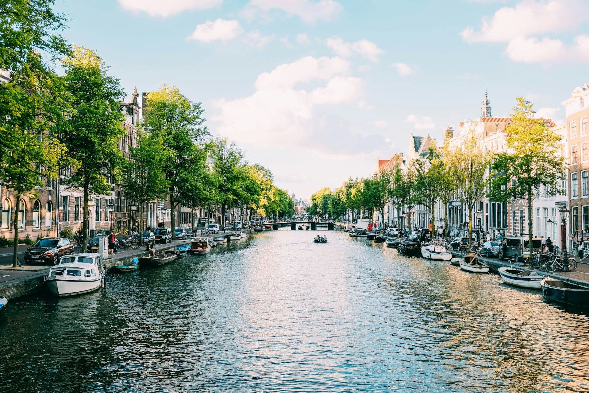 Herengracht canal at dusk